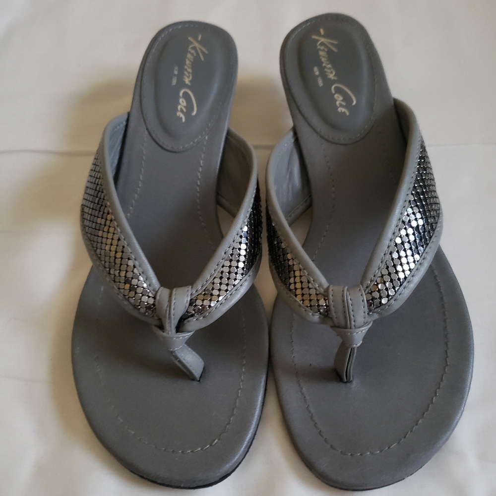 New Sz 8 KENNETH COLE Chain Day Sandals